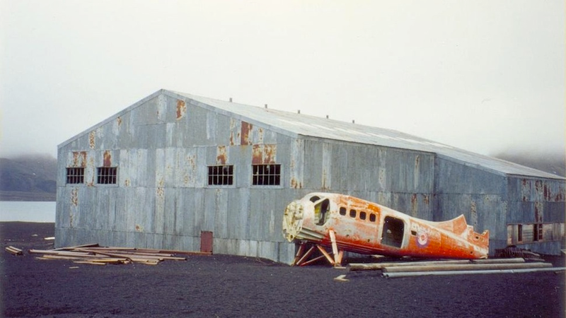 Illustration for article titled 8 Abandoned Antarctic Whaling Stations and Bases that are Still Amazing